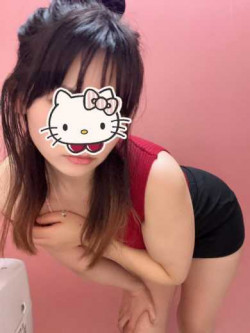 新人りさ